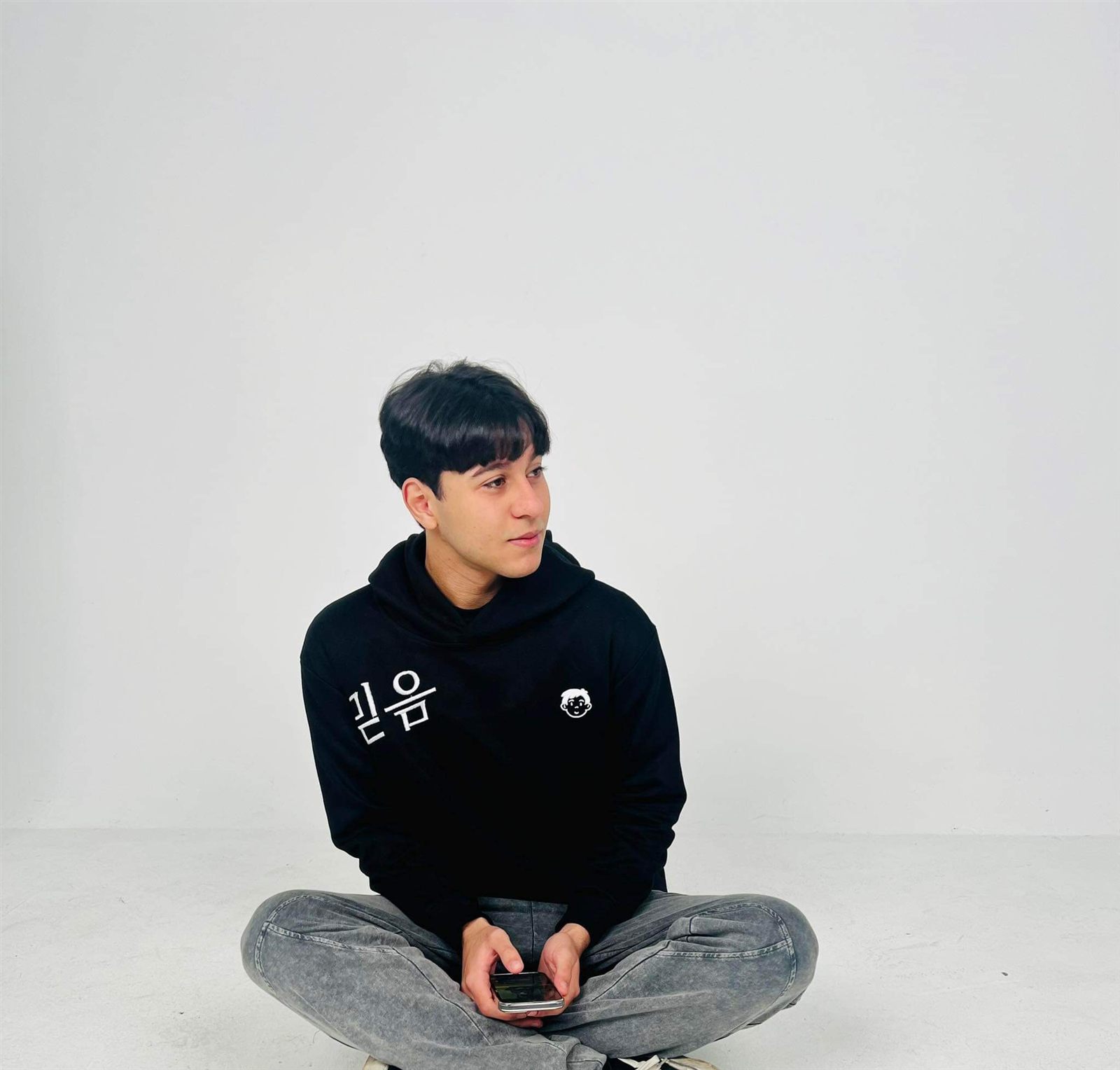 Mideum Hoodie — front view